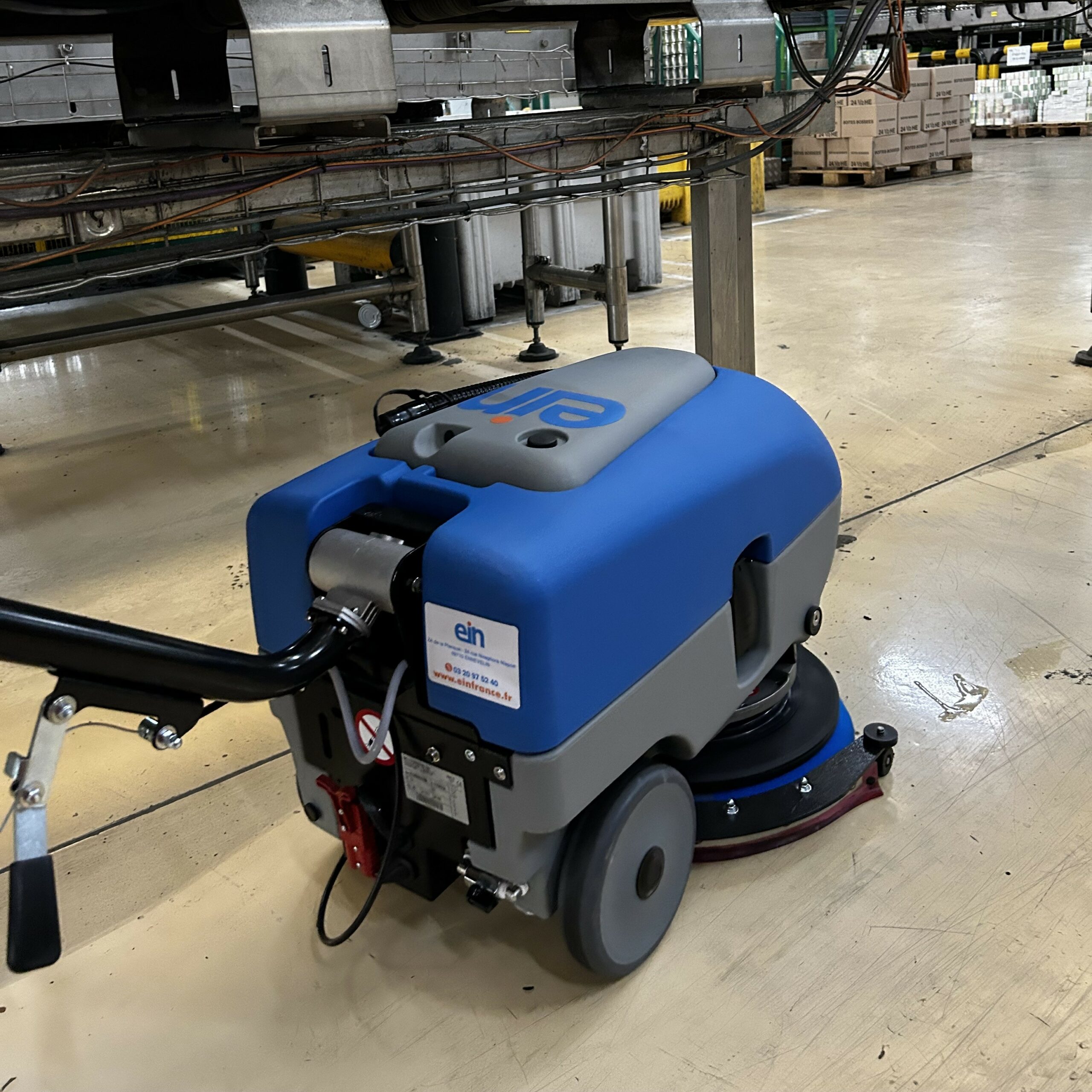 Démonstration en usine de l'autolaveuse accompagnée ECOMINI 430
