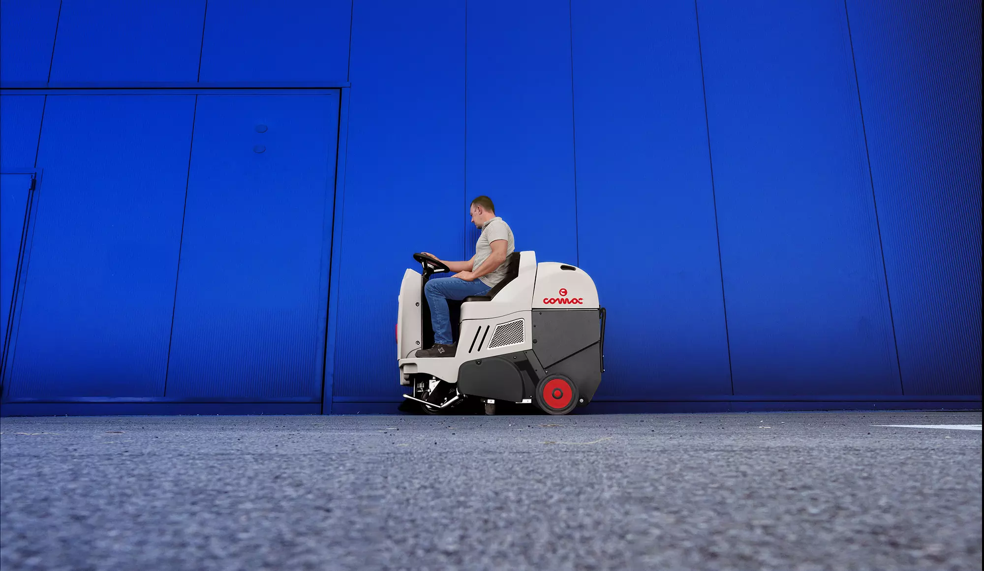 Balayeuse autoportée Comac CS700/800 – Image 4